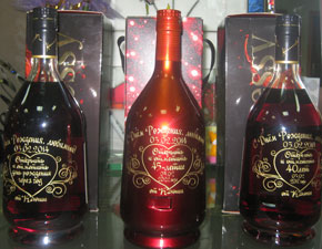 Надпись золотом на бутылке