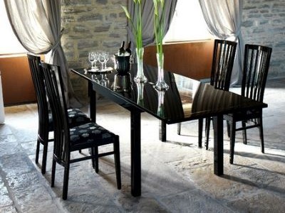 Черное стекло