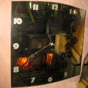 Зеркало с часами