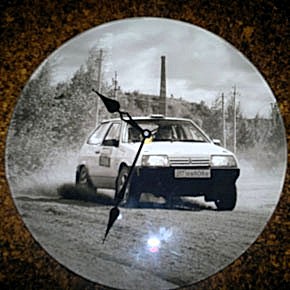 Зеркало с часами