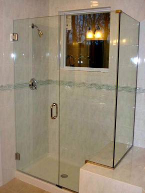 Нестандартные душевые кабины из стекла
