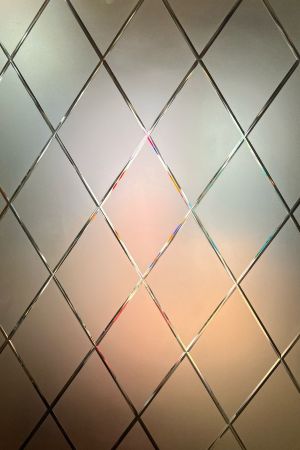 Стекло с алмазной гранью для межкомнатных дверей.