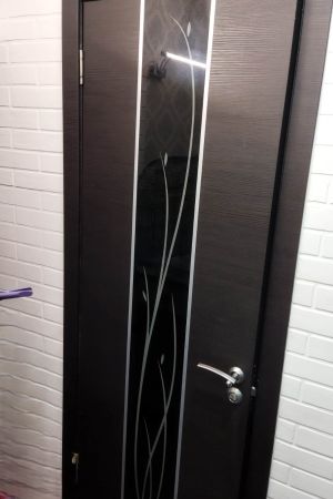 Черное стекло для межкомнатных дверей 