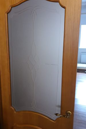 Фигурное матовое стекло с рисунком для дверей