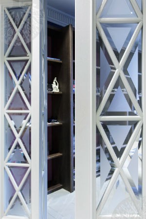 Стекло с фацетом для межкомнатных дверей