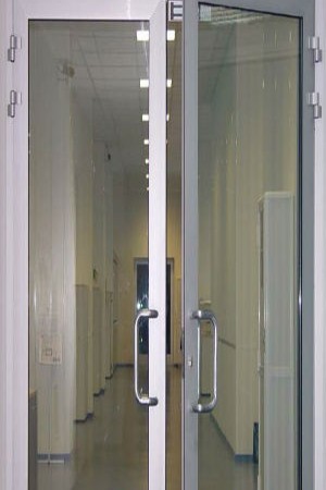 Прозрачное стекло для межкомнатных дверей