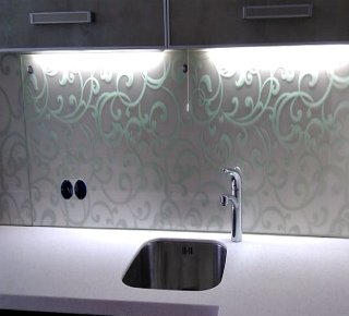 Стеклянные фартуки.