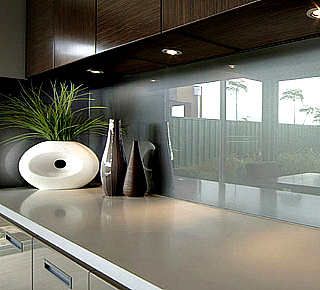 Фартук на кухню из стекла с покраской