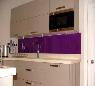 Фартук на кухню из стекла с покраской