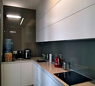 Фартук на кухню из стекла с пленкой..