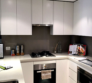 Стеклянные фартуки.