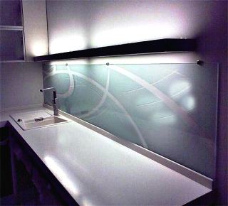 Стеклянные фартуки.