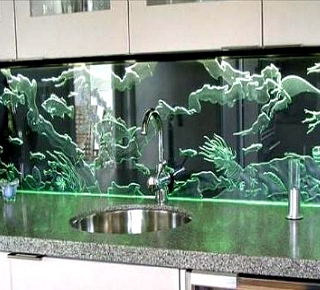 Стеклянные фартуки.