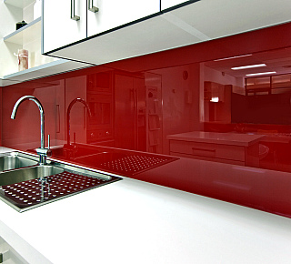 Фартук на кухню из стекла с покраской