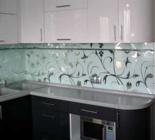 Стеклянные фартуки.