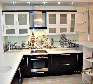 Стеклянные фартуки.