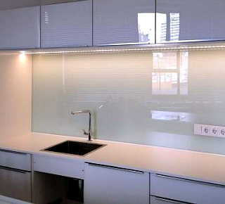 Фартук из матового стекла