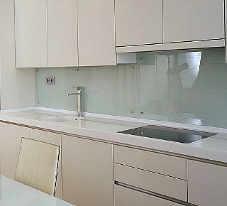 Фартук из матового стекла