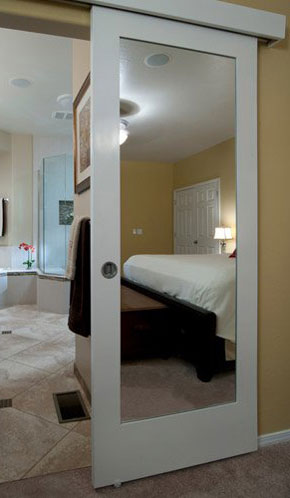 Замена зеркала в межкомнатной двери