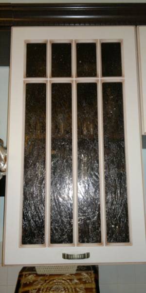 Рифленое стекло в дверце Глория бронза