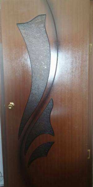 В фигурной двери Дельта бронза