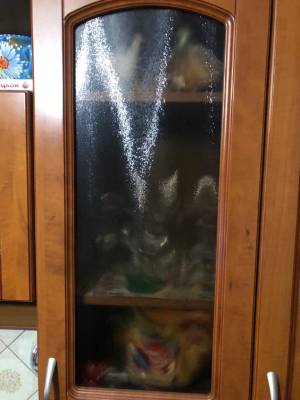 Рифленое стекло в дверце шкафа Шиншилла бронза