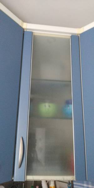 Рифленое стекло Кризет в кухонной дверце