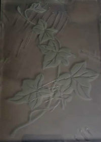 Пескоструйный рисунок на рифленом стекле.