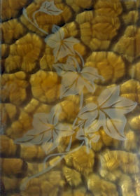 Пескоструйный рисунок на рифленом стекле.