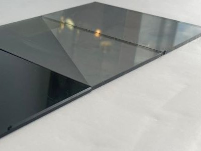 Серое стекло