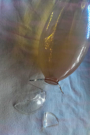 Склейка стеклоизделий. УФ-склейка стекла