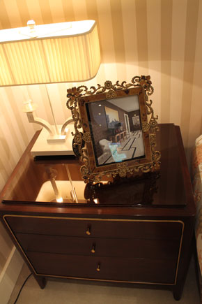 Защитное бронзовое стекло на деревянную тумбу