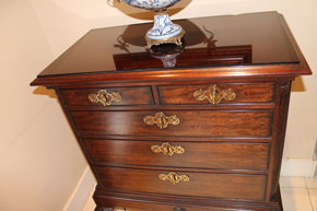 Столешница из прозрачного стекла с матовым рисунком