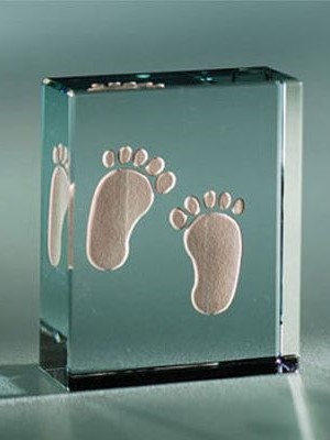 Нанесение надписей и логотипов на стекло и зеркала