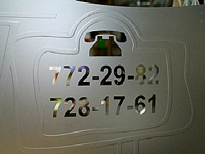 Нанесение надписей и логотипов на стекло и зеркала