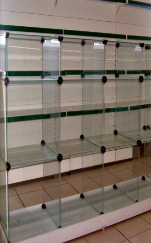 Виды стеклянных витрин.